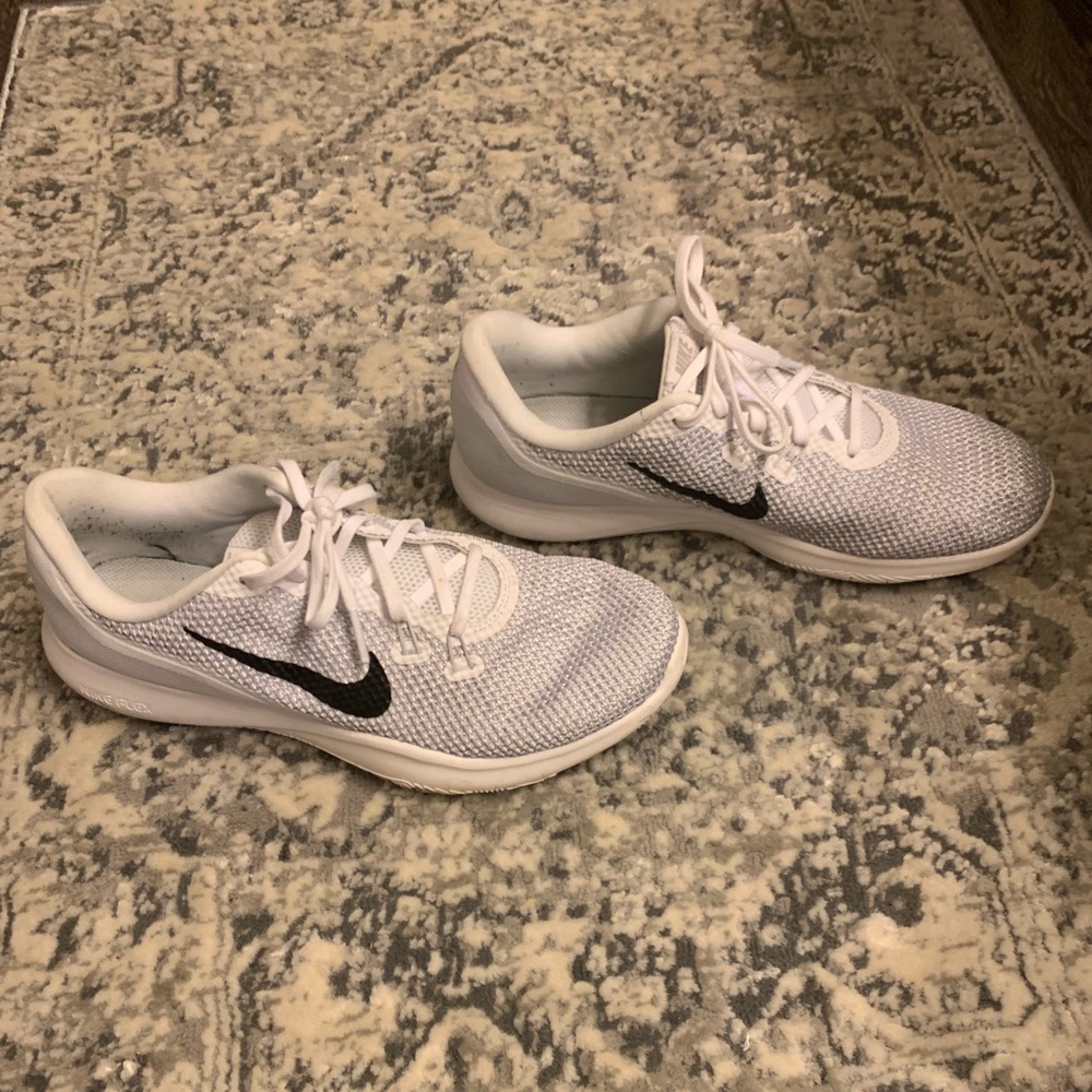 Nike women’s athletic running shoes